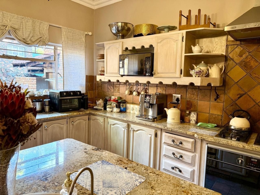 5 Bedroom Property for Sale in Safari Gardens North West